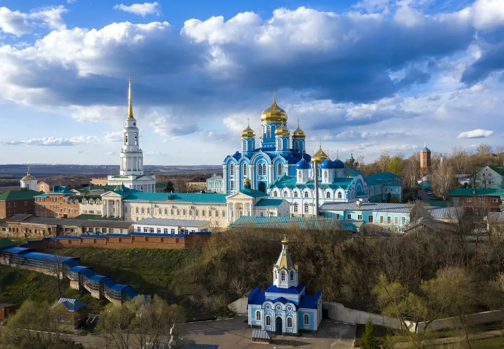 Расширенная экскурсия с посещением Знаменского монастыря