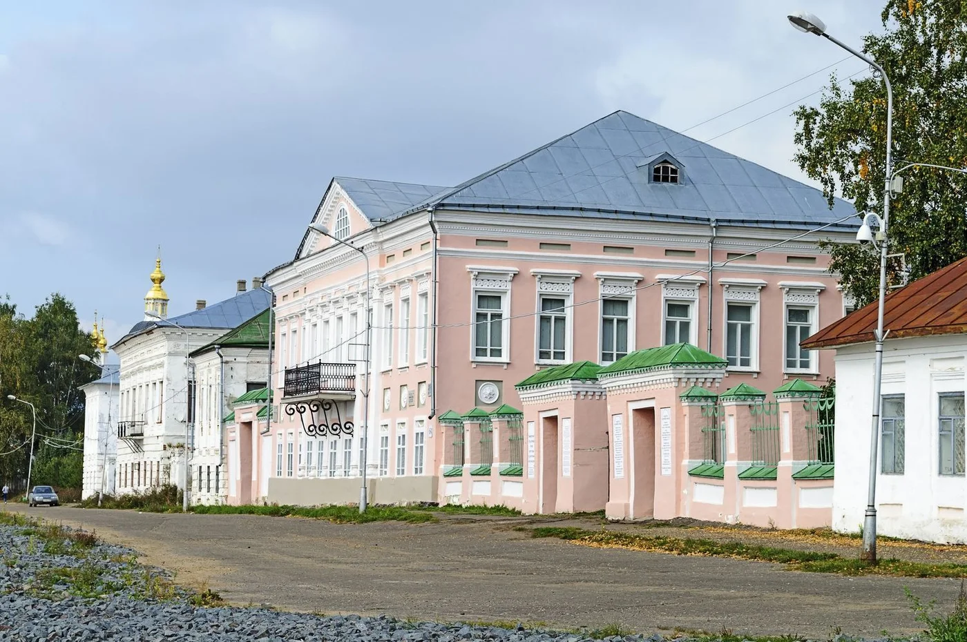 Пешеходная прогулка и посещение (на выбор):Почта Деда МорозаДом Моды Деда МорозаГородская Резиденция Деда Мороза